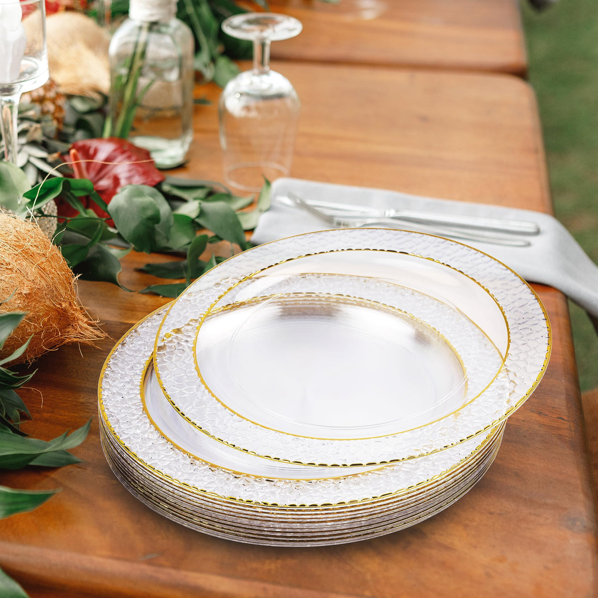 Plastic Plates with Hammered Gold Rim (26cm)