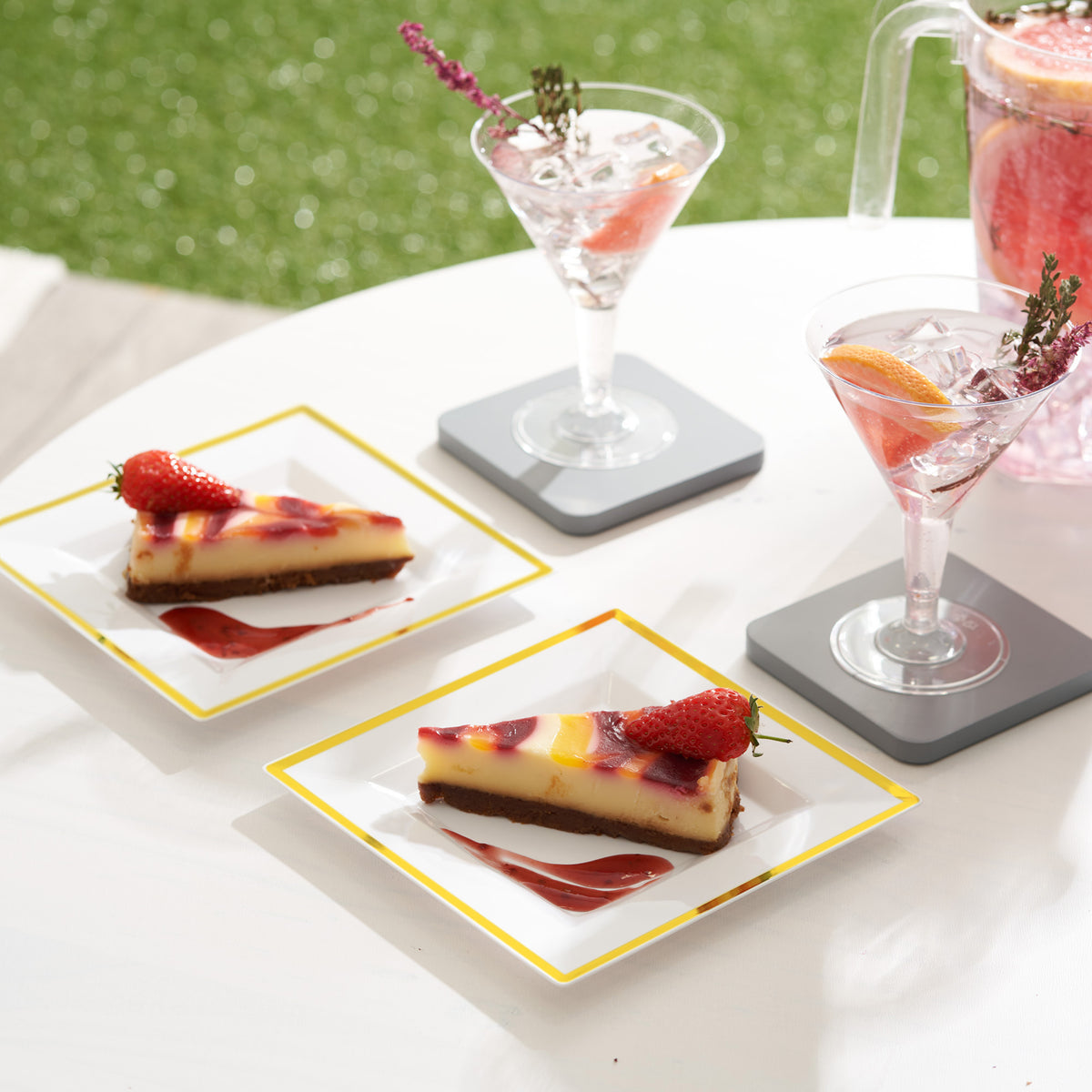 Square White Plastic Dessert Plates with Gold Rim (16.5cm)